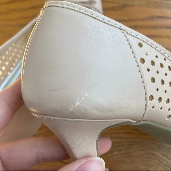 4/$10 - Comfort Plus Pale Pink Heeled Pumps with Bows - Picture 13 of 15